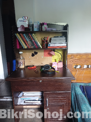 টেবিলটি বিক্রি করতে চাই